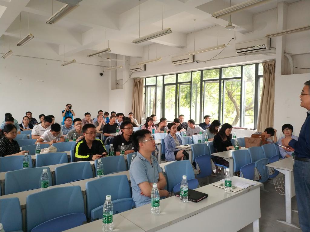 欧乐影院
召开党员政治学习暨班主任培训1.jpg