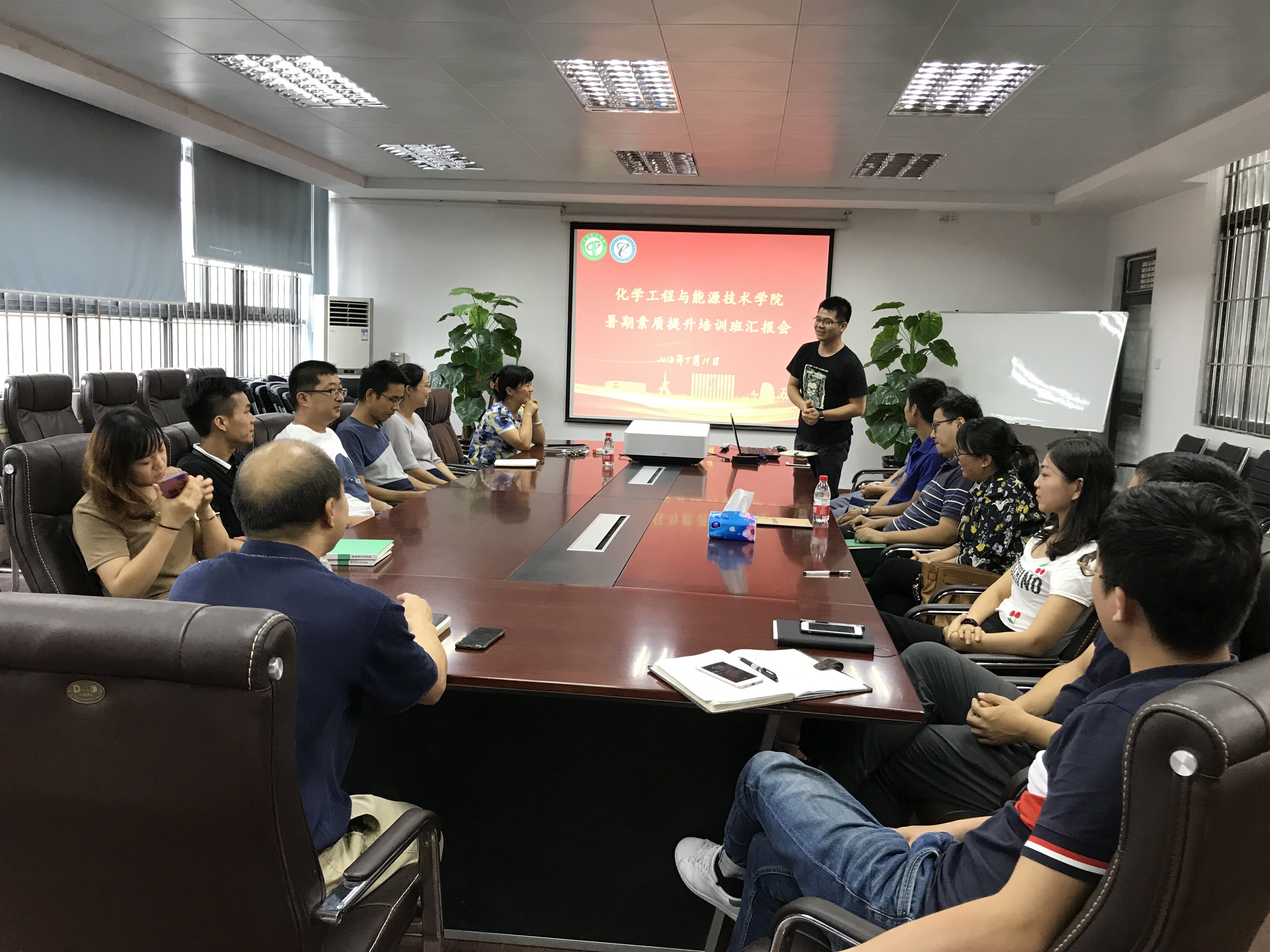 欧乐影院
举行暑假培训分享总结会-2-.jpg