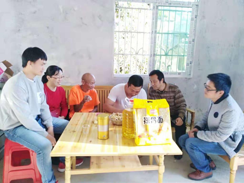 欧乐影院
党总支第四次赴韶关斗湾村慰问对口帮扶农户2.png