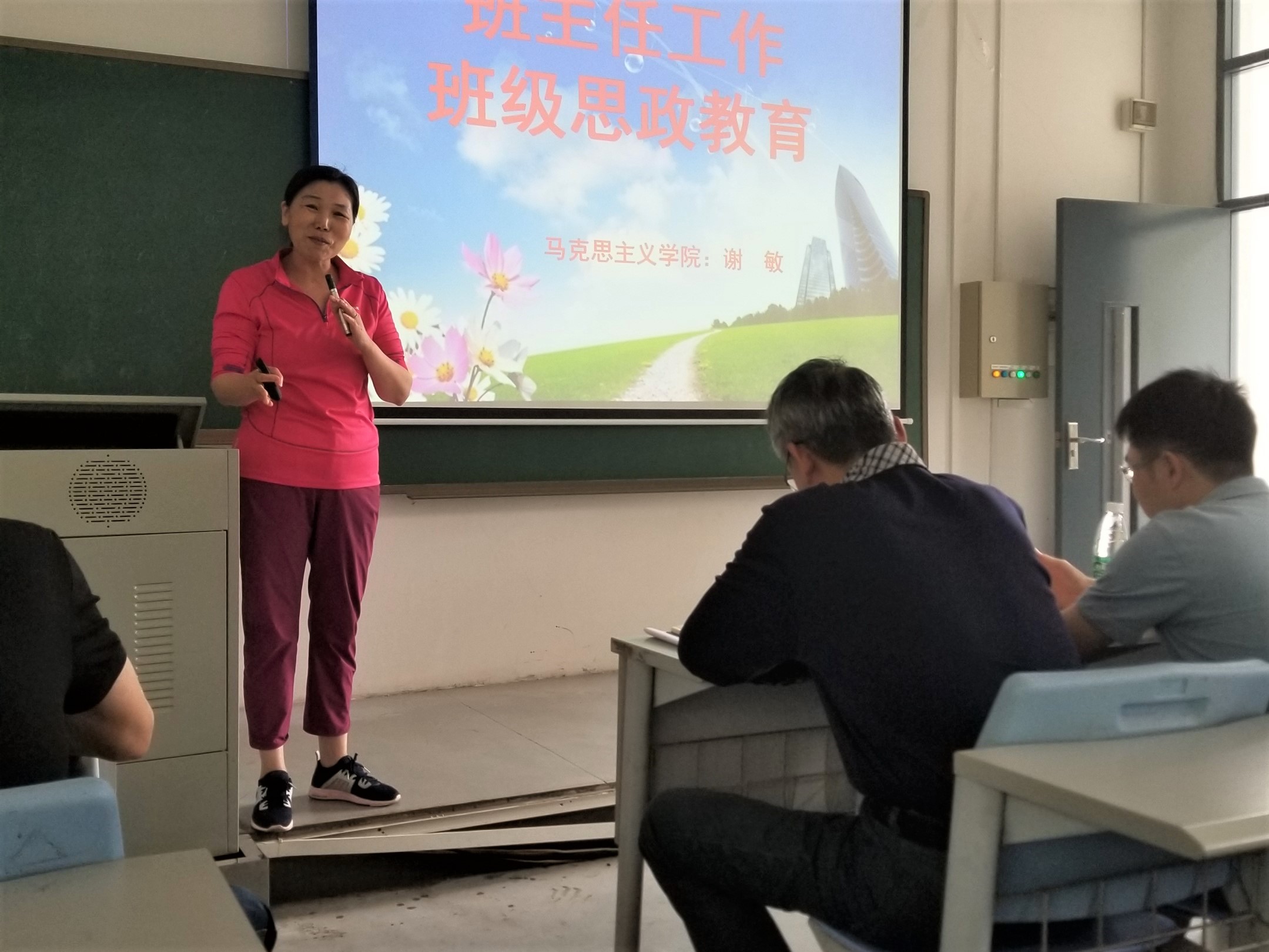 欧乐影院
召开党员政治学习暨班主任培训3-0.jpg