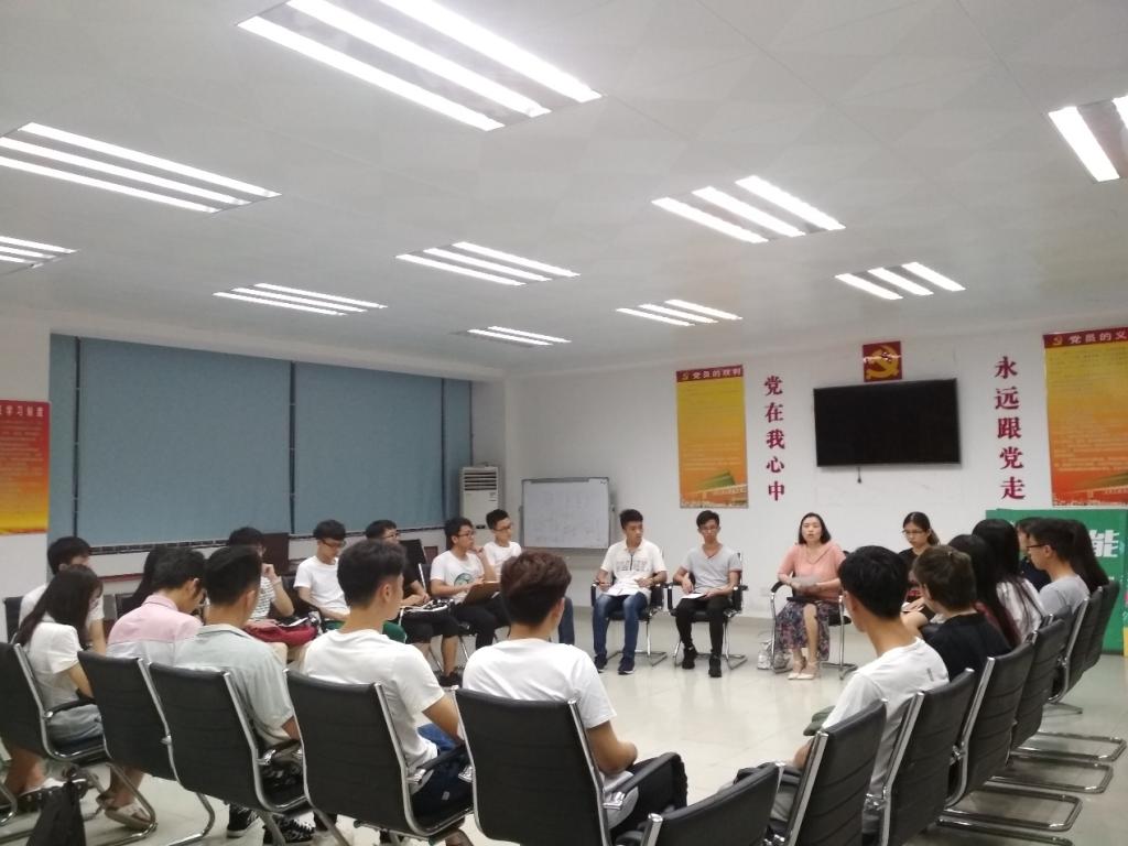 欧乐影院
举行2017级学风考风班风建设交流会2.png