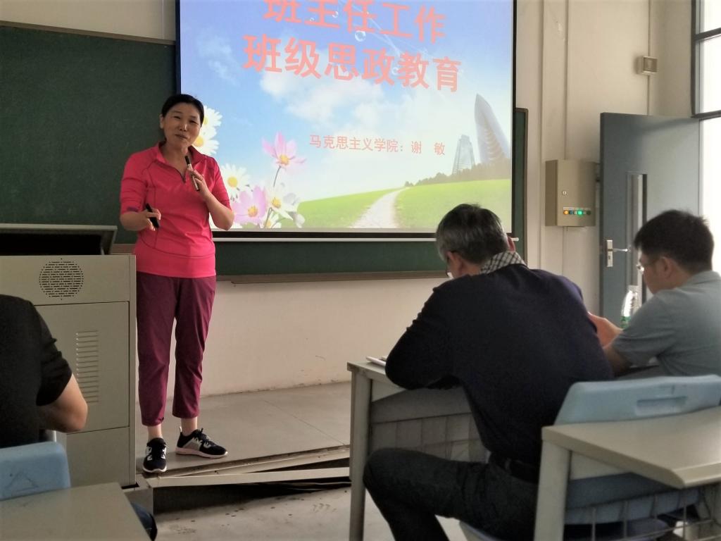 欧乐影院
召开党员政治学习暨班主任培训3-0.jpg