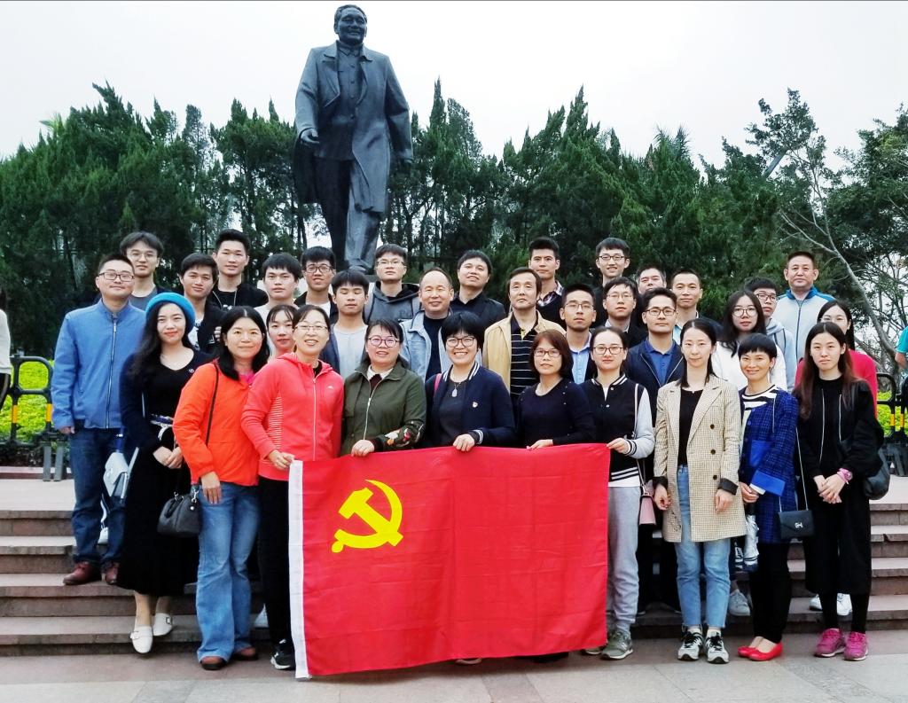 欧乐影院
开展党日活动参观-大潮起珠江-广东改革开放四十周年展览-2.jpg