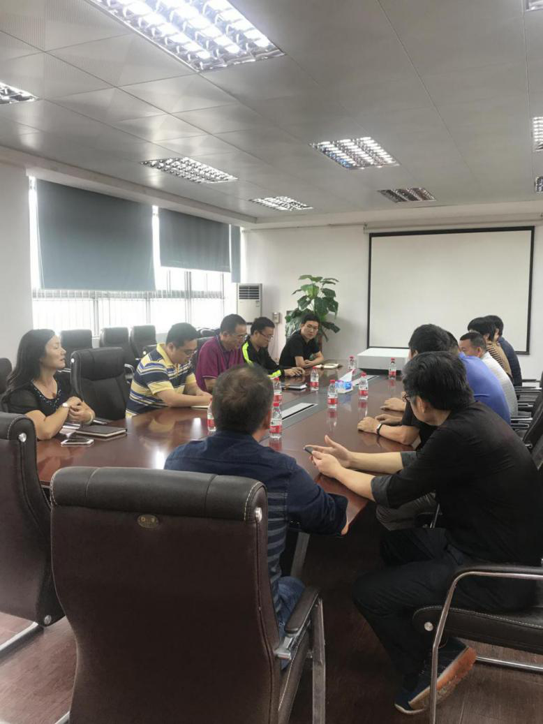 副校长杨敏林代表校党委宣读欧乐影院
新一届行政班子成员名单.png
