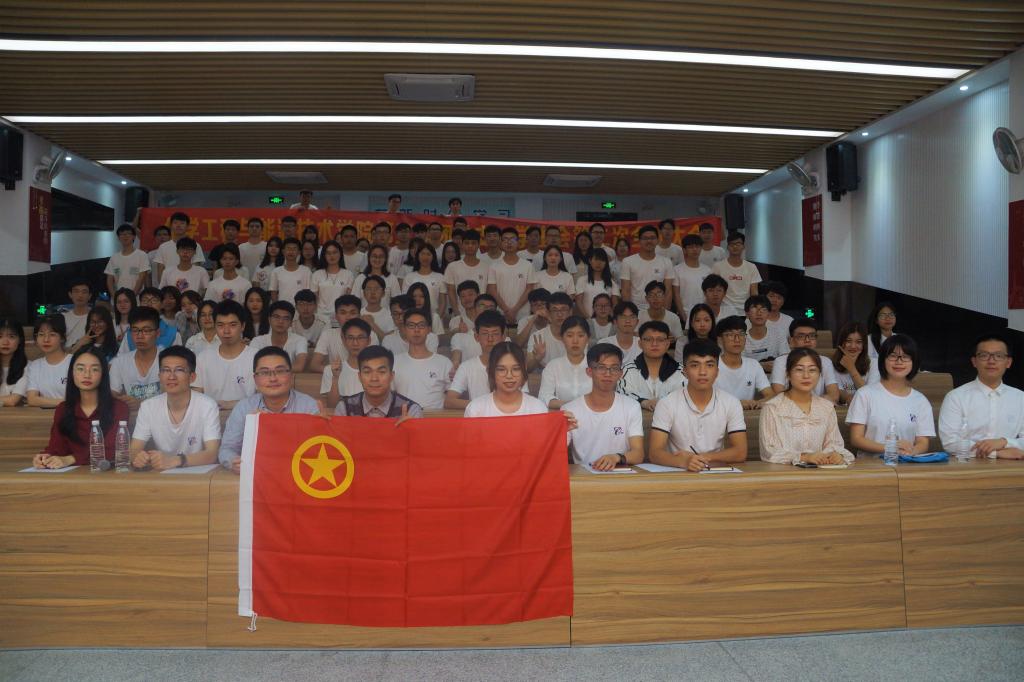 欧乐影院
举行第三届团总支-学生会第二次全体大会1.jpg