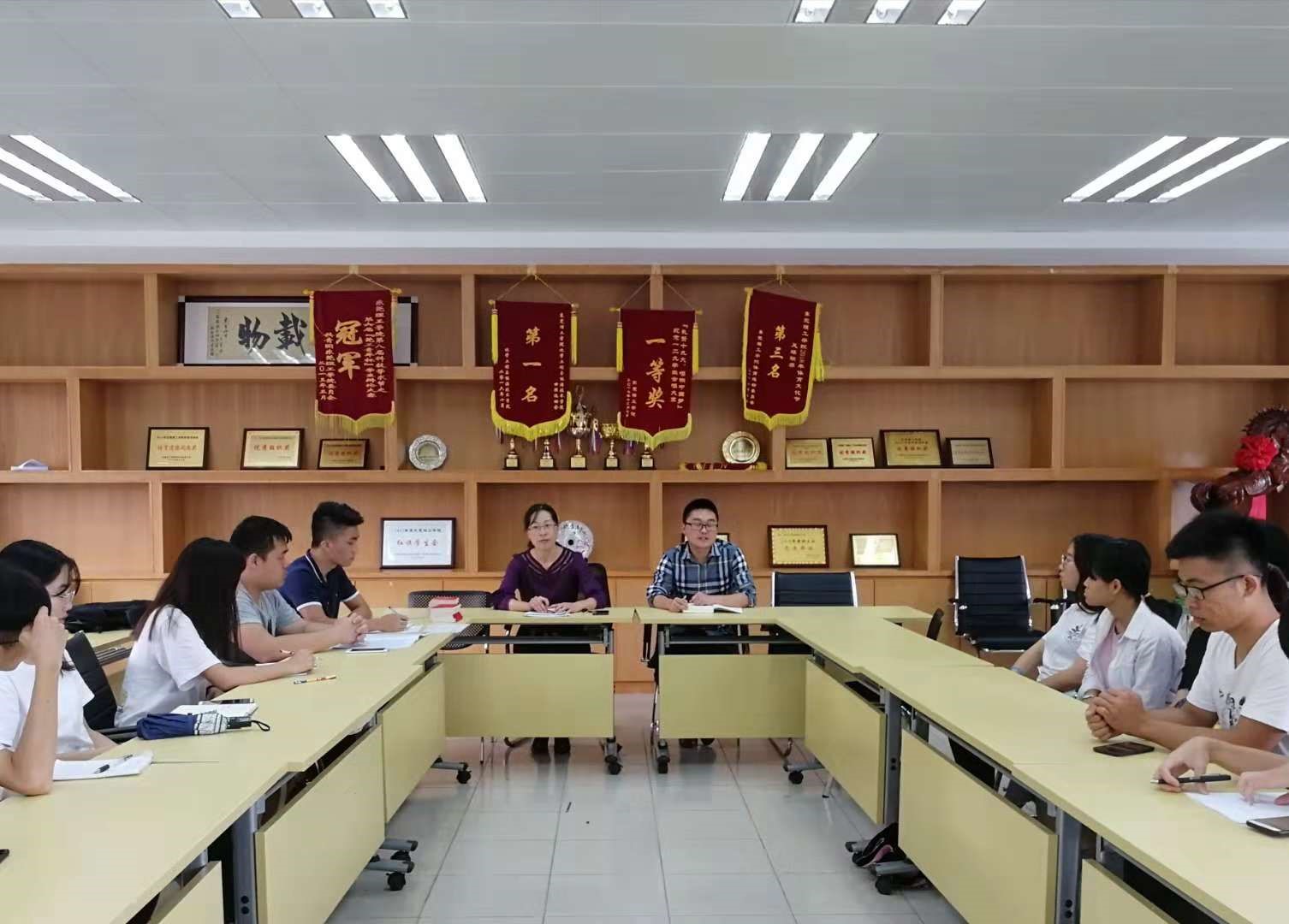 欧乐影院
召开第49期校党课培训动员会议2.jpg