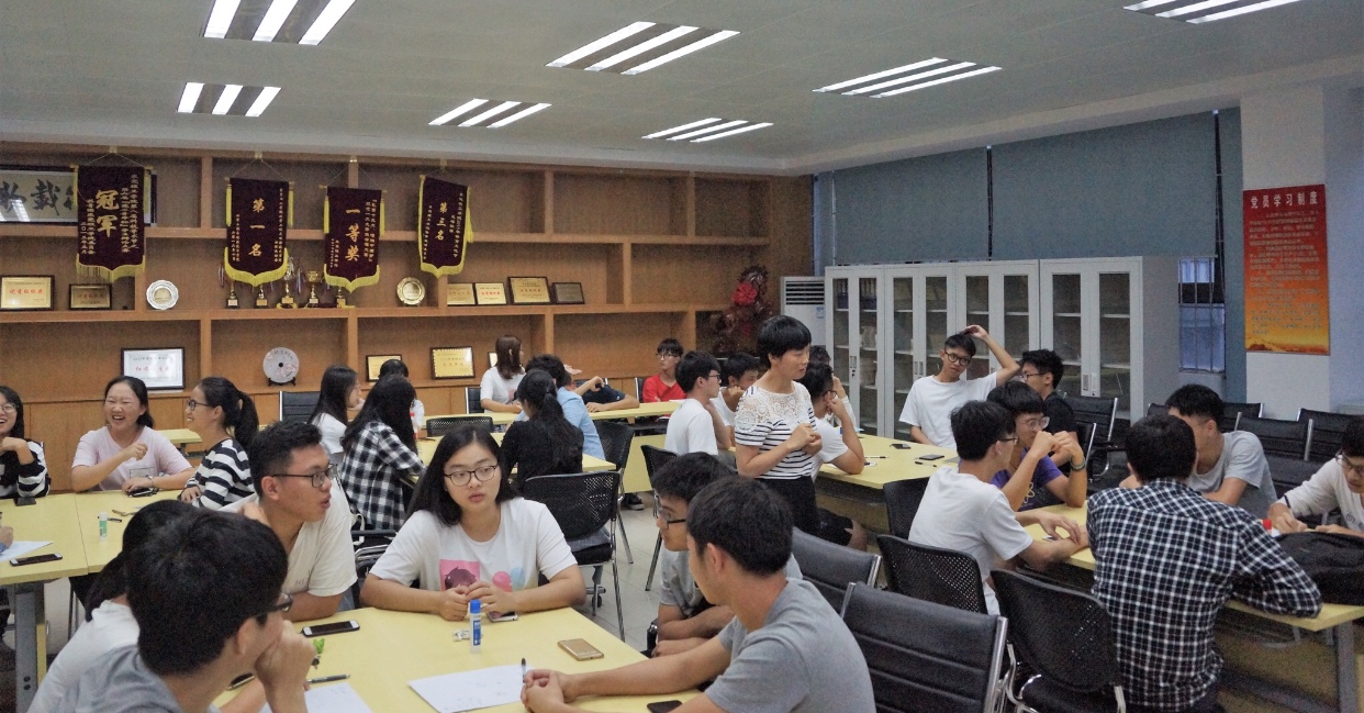欧乐影院
举行心理委员培训会2.jpg