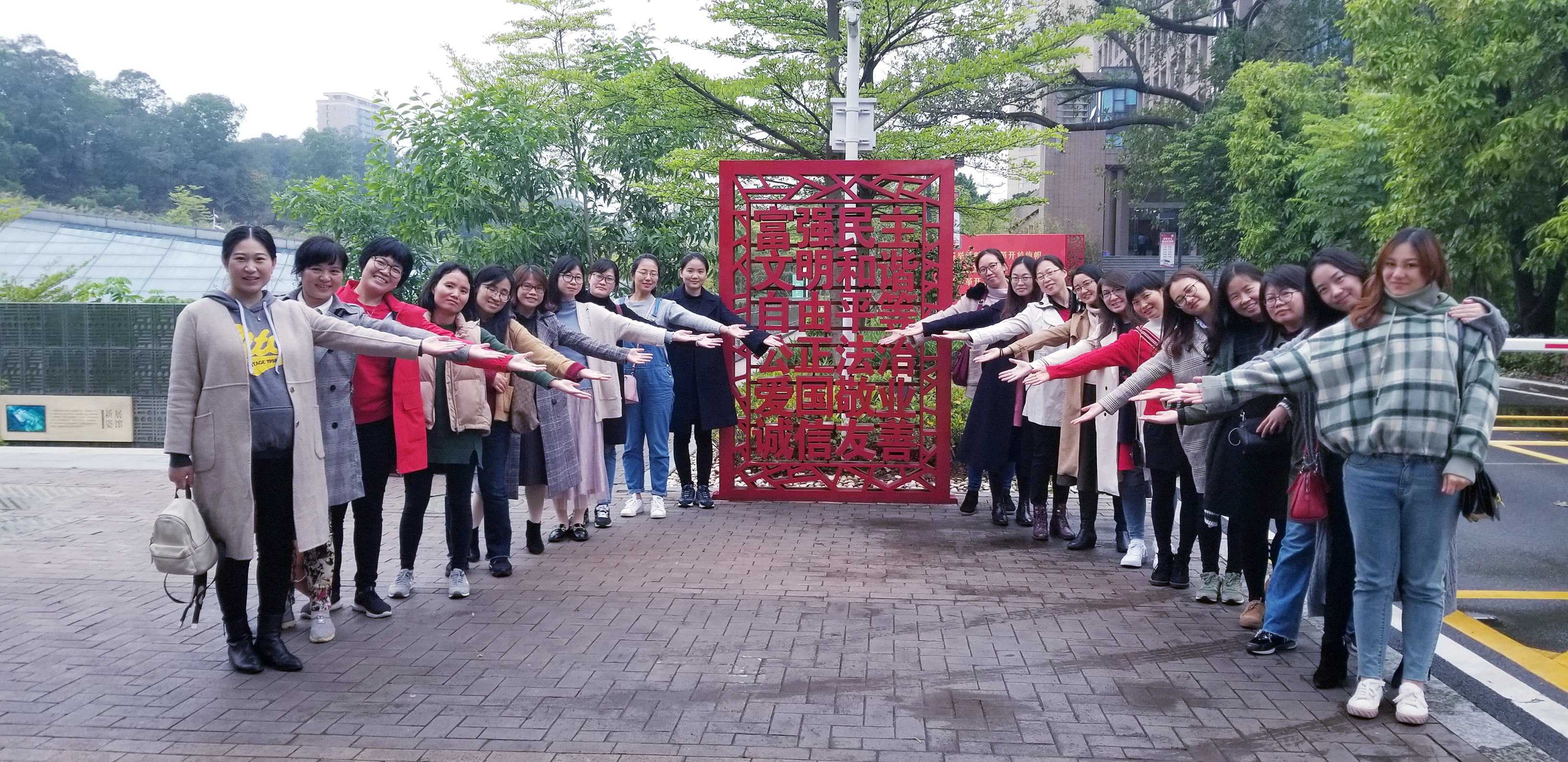 欧乐影院
女教工欢庆国际妇女节3.jpg