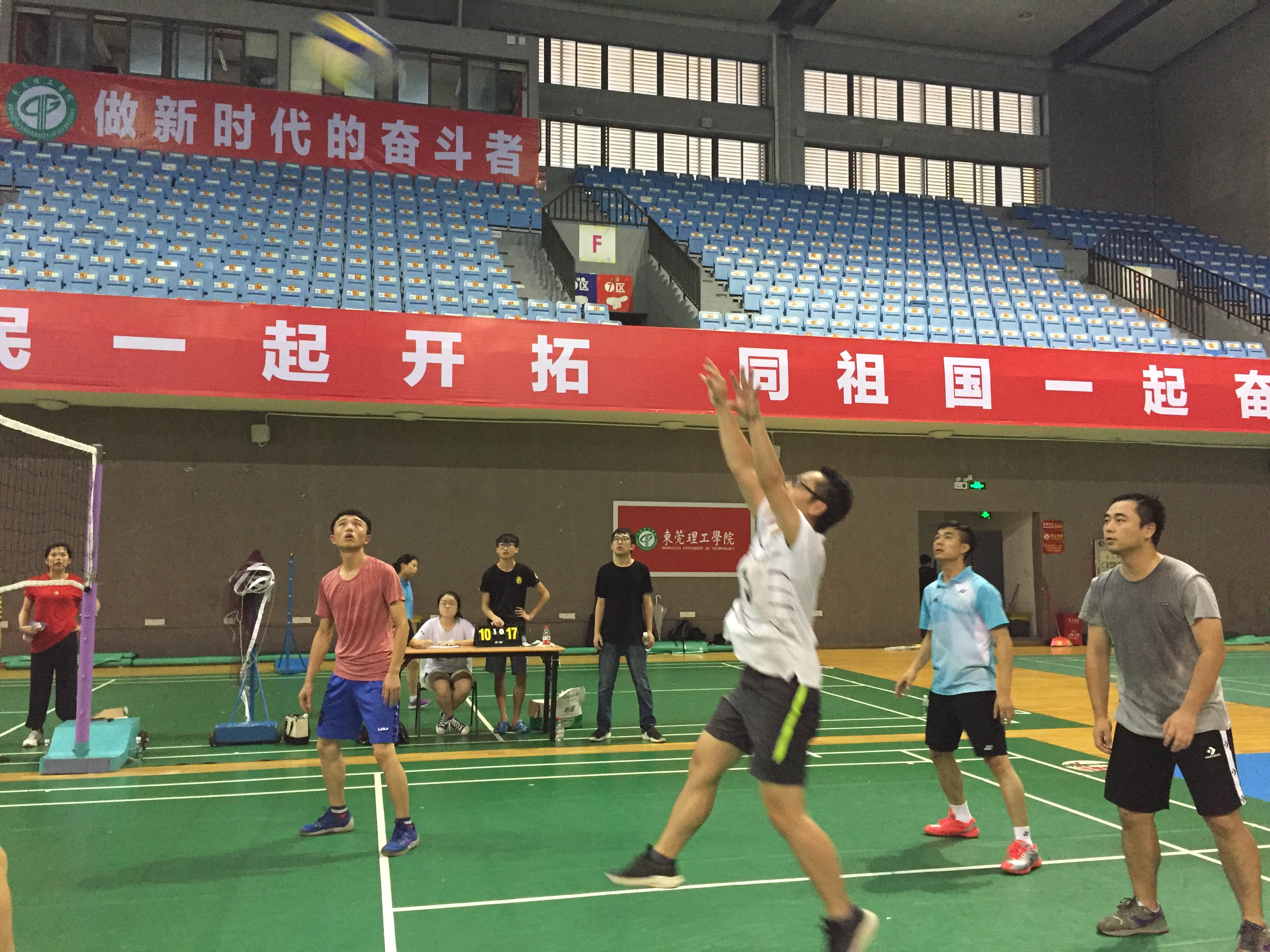 欧乐影院
获学校教职工气排球比赛二等奖-2.jpg