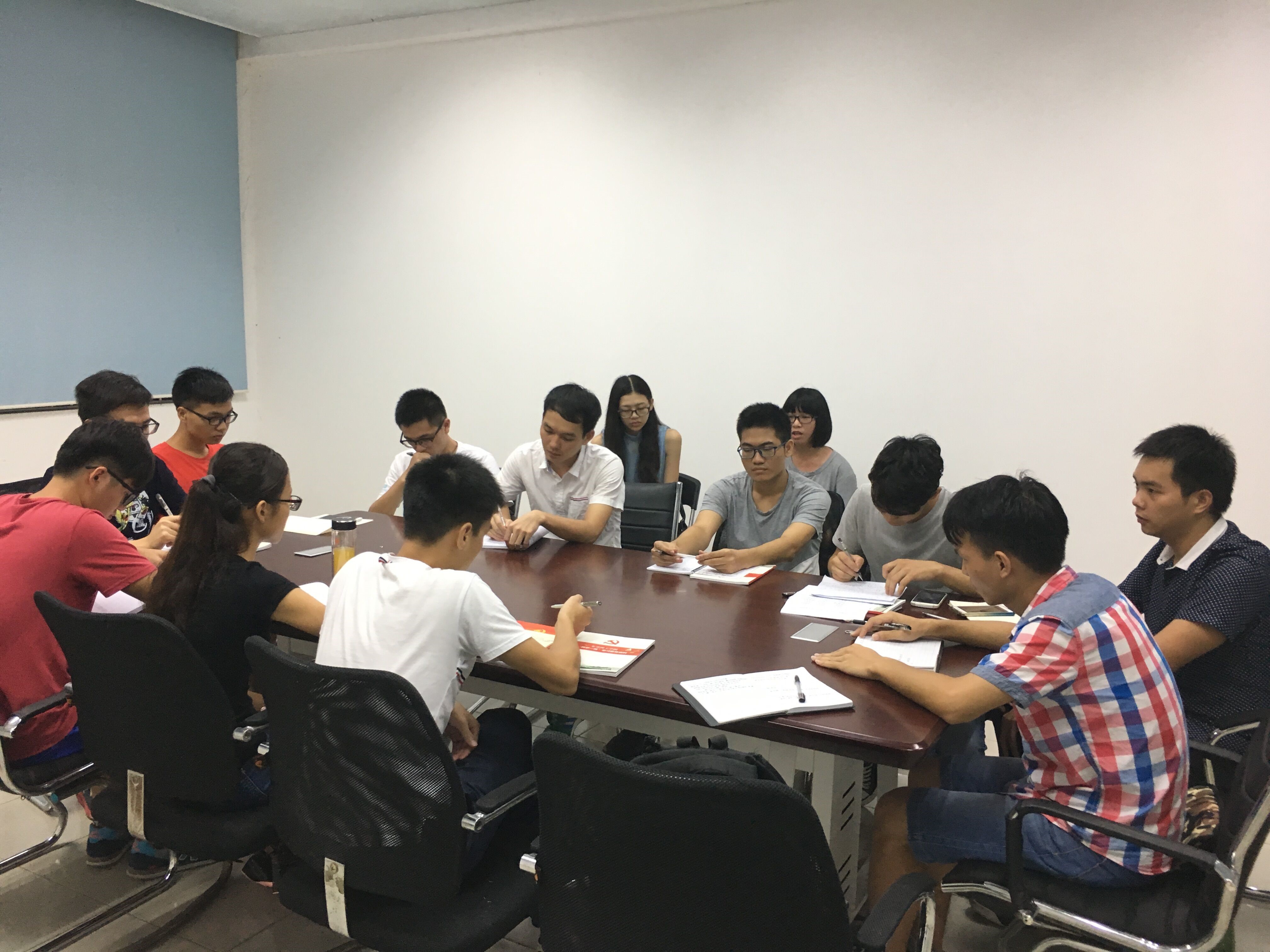 欧乐影院
学生党支部开展.jpg