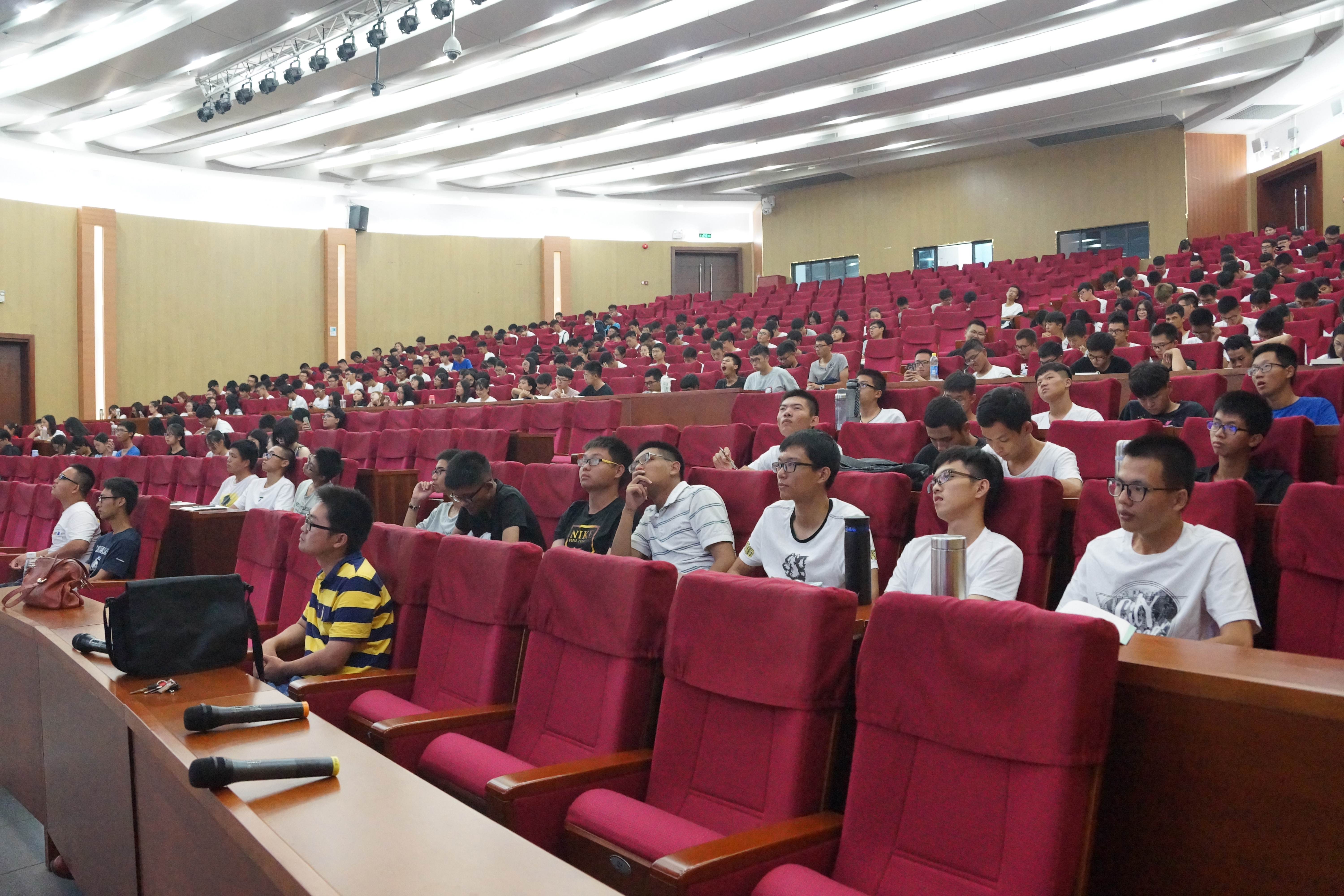 欧乐影院
顺利举办健康卫生知识讲座3.jpg