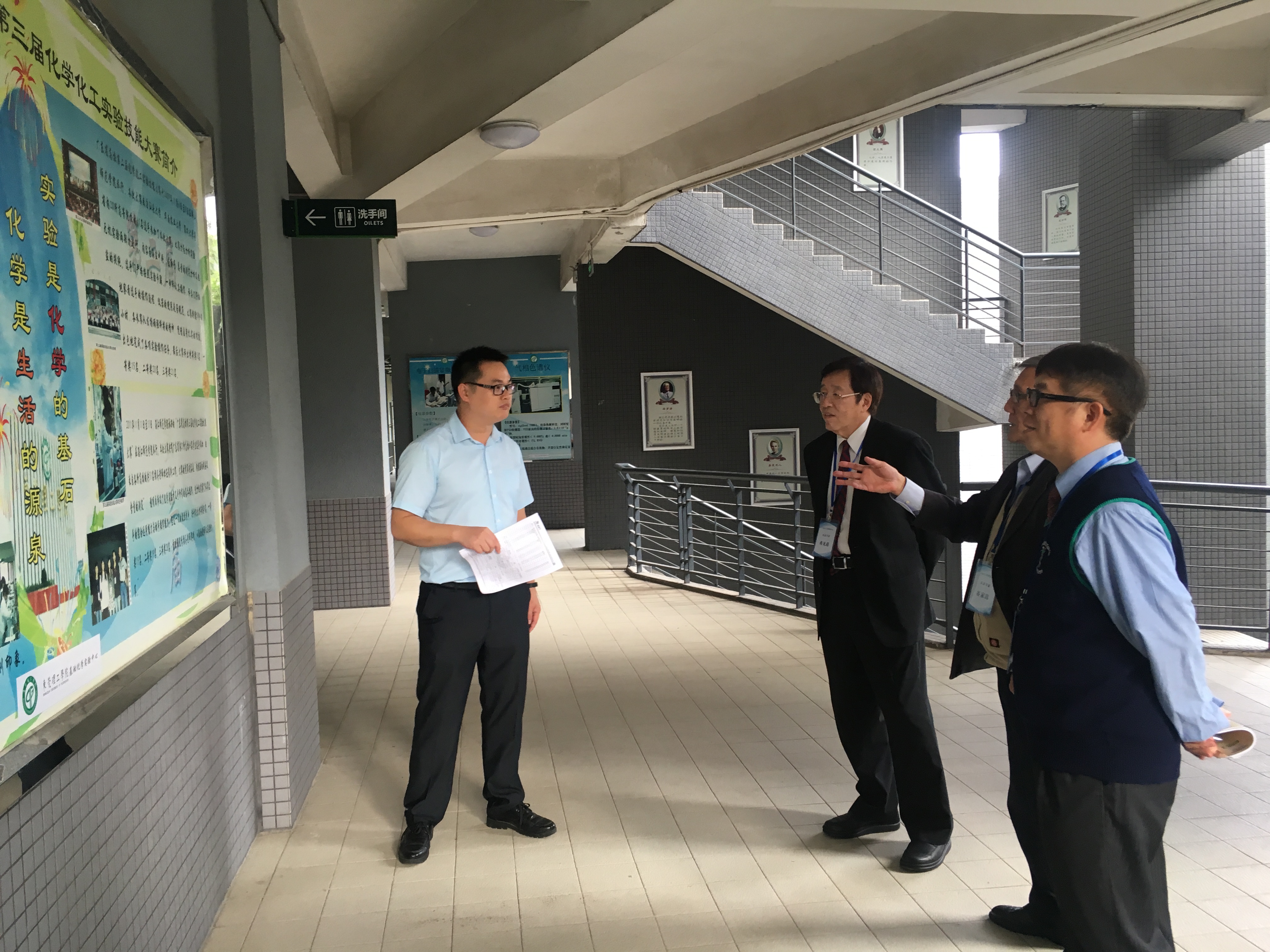 IEET工程教育认证团到欧乐影院
进行实地访评2.jpg
