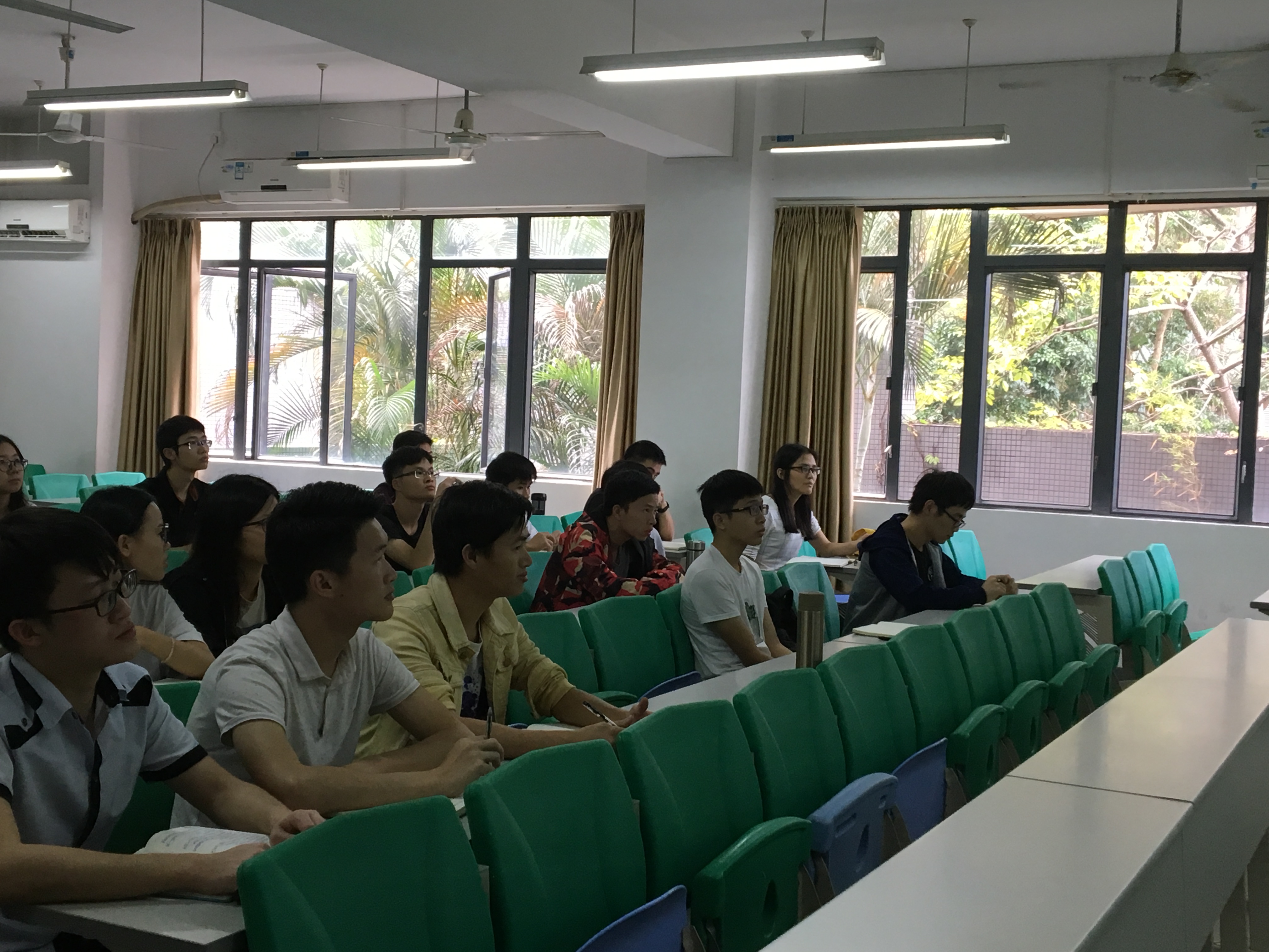 欧乐影院
学生党支部上党课学习党性修养2-1-.jpg