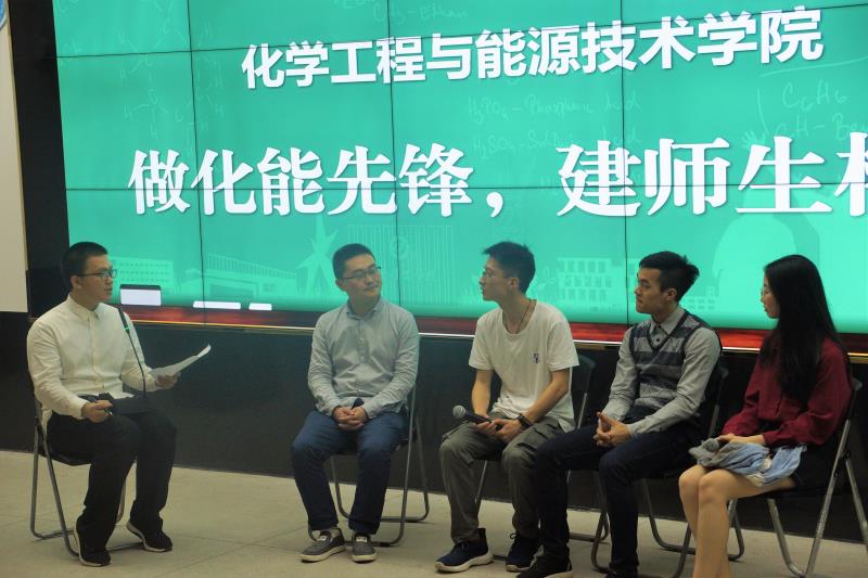 欧乐影院
举行第三届团总支-学生会第二次全体大会2.jpg