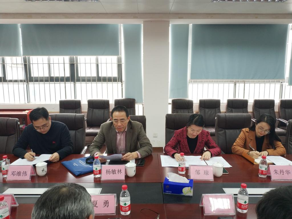 欧乐影院
党总支召开2018年度党员领导干部民主生活会2.jpg