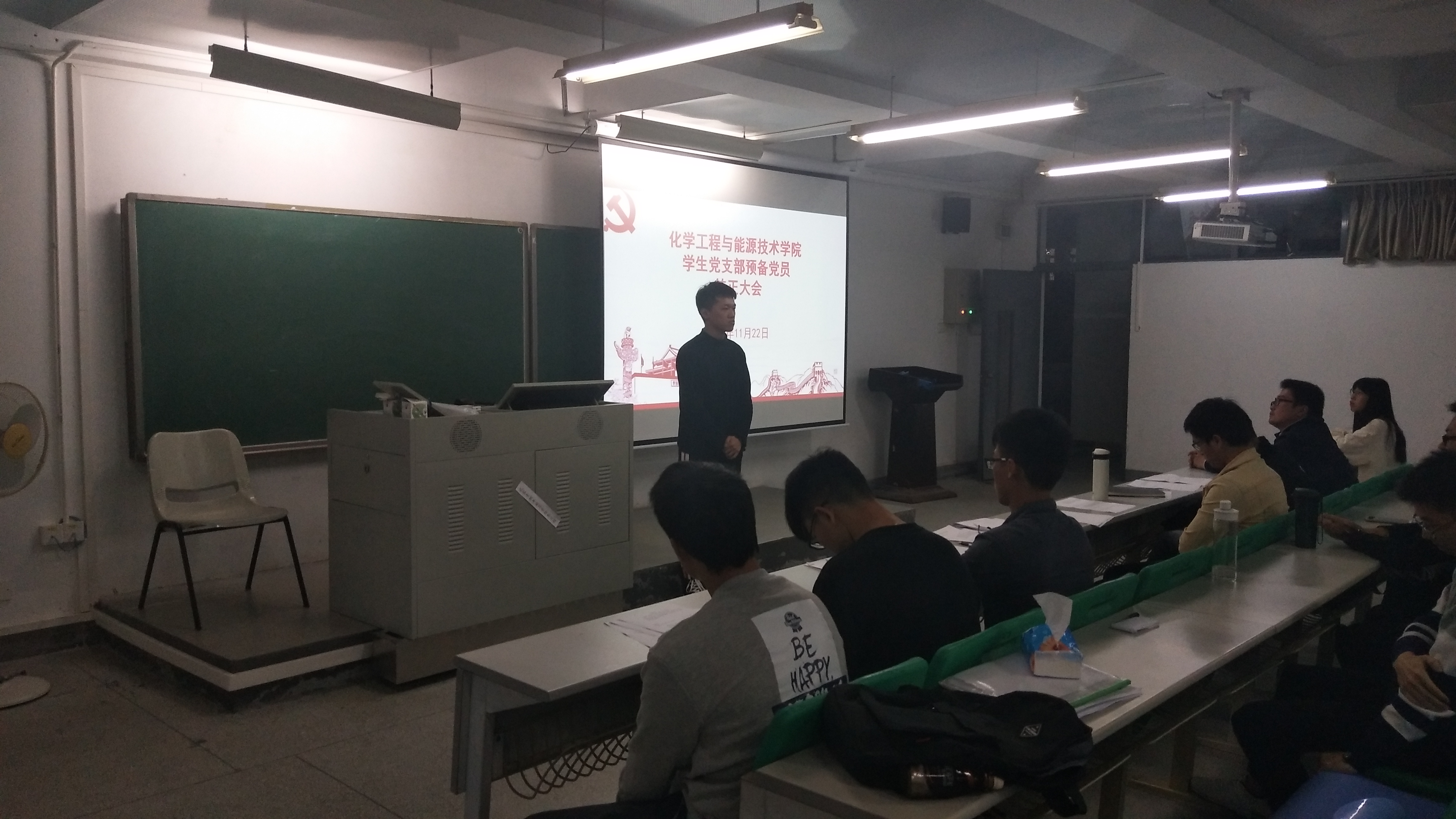 欧乐影院
学生党支部顺利召开预备党员转正支部大会1.jpg