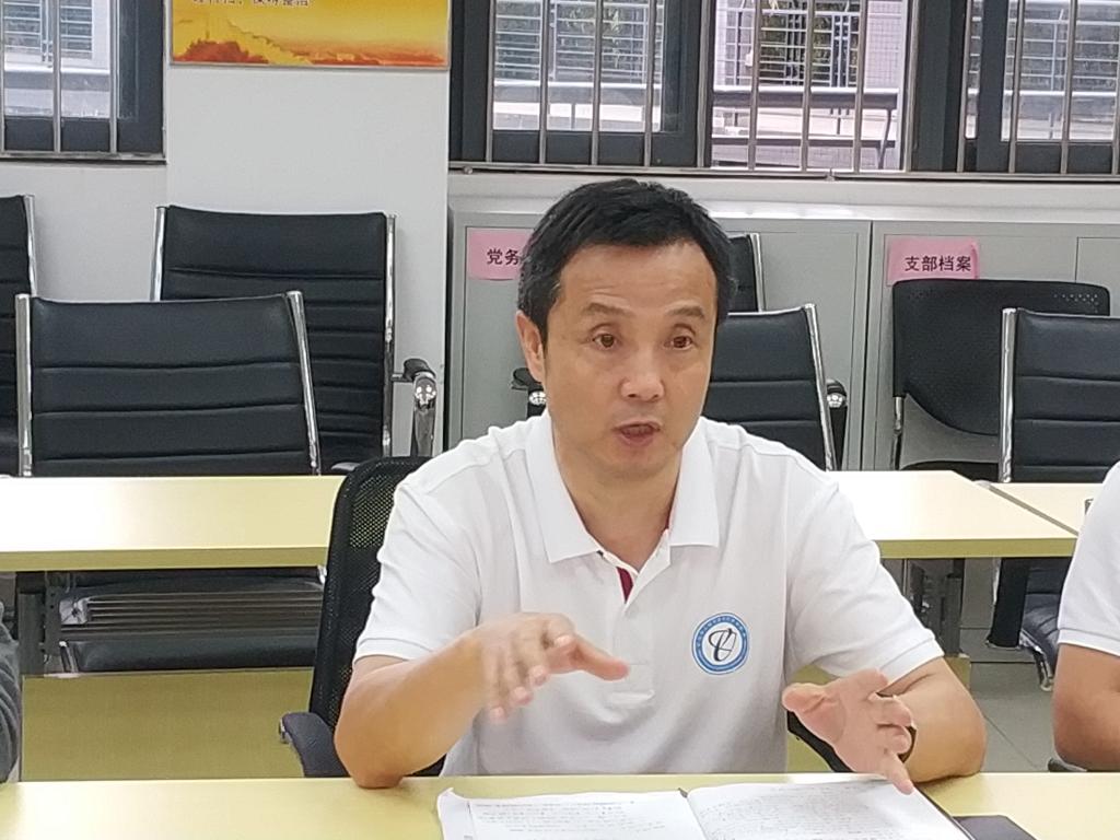 欧乐影院
党总支举行诫勉谈话活动2.png